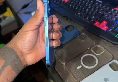 iPhone 13 de 128 Gg y 79 de batería de talles en la pantalla