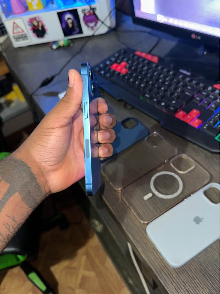 iPhone 13 de 128 Gg y 79 de batería de talles en la pantalla