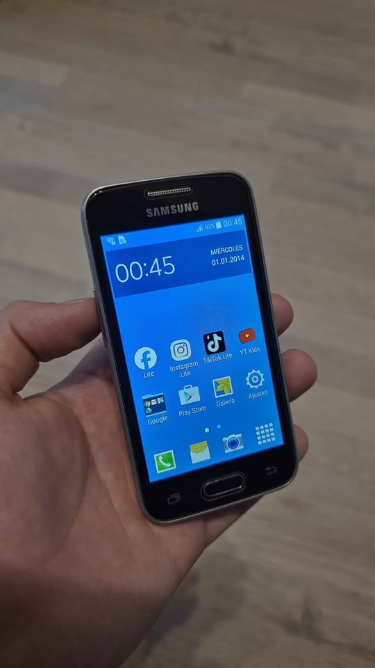 SAMSUNG GALAXY ACE 4 NEO SOLO CLARO SOLO LLAMADAS Y SMS EN EXCELENTE ESTADO