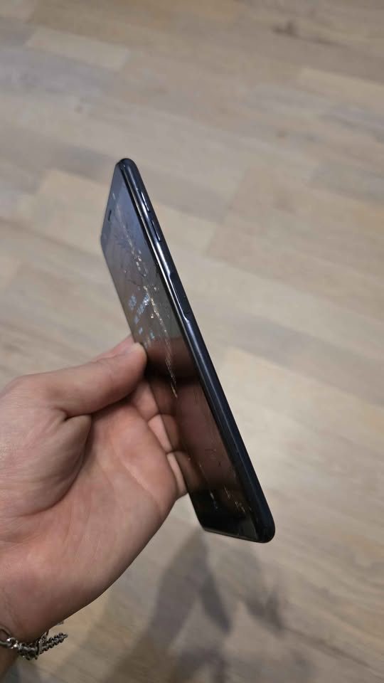 SAMSUNG GALAXY A7 2018 LIBRE 64GB 4GB RAM ASTILLADO