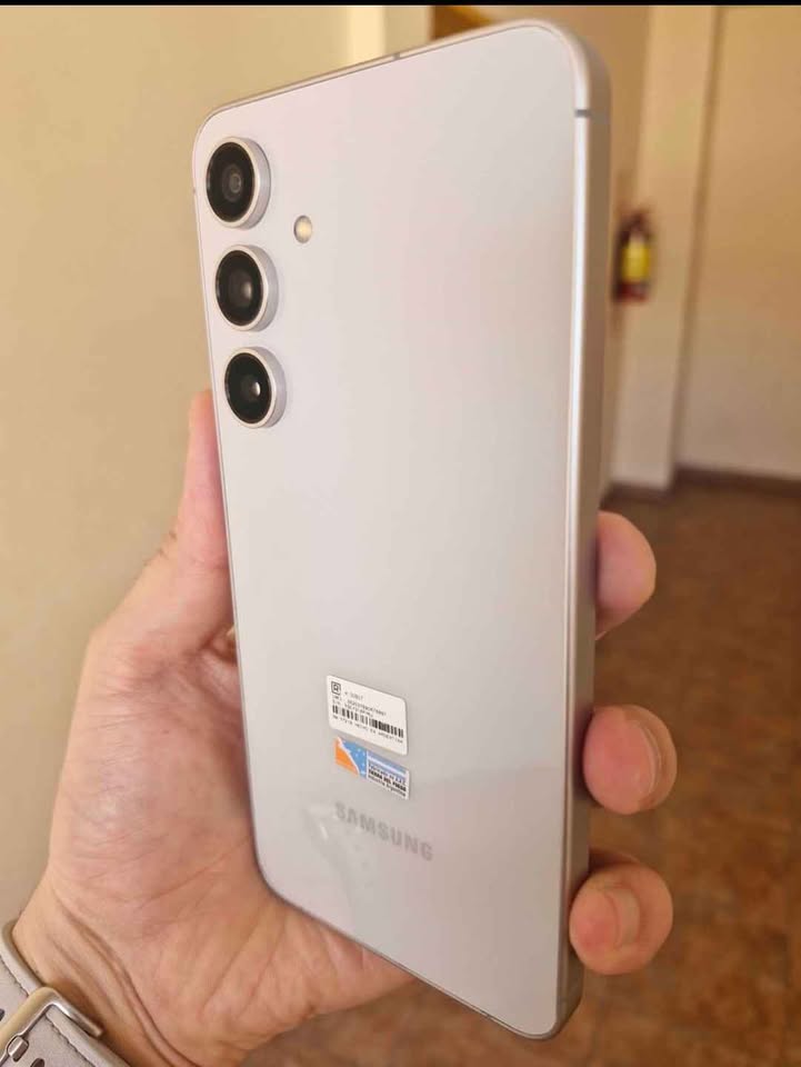 Samsumg S24 Fe 256Gb/8 De Ram Libre de fabrica impecable Estado Como Nuevo!!
