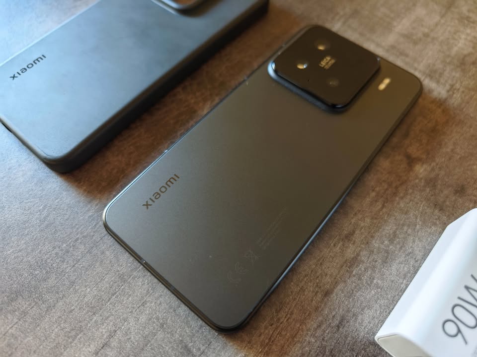 Xiaomi 15 (snapdragon elite) – Funda y cargador originales