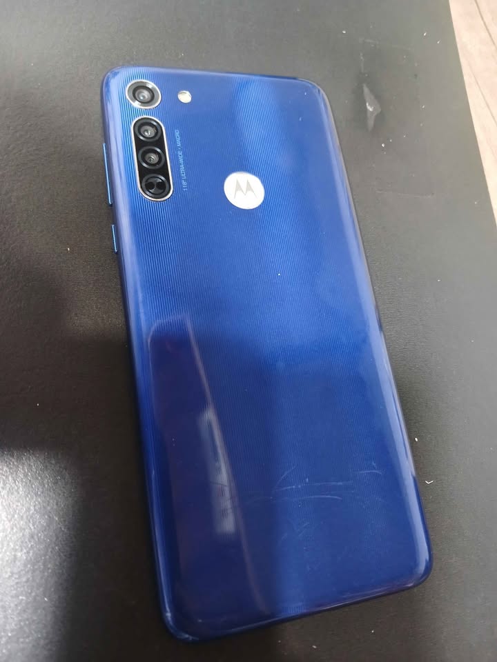Motorola g8 📱64 gb 👌 Libre con detalle en la foto ! Funciona perfecramente ! Se retira por paterna