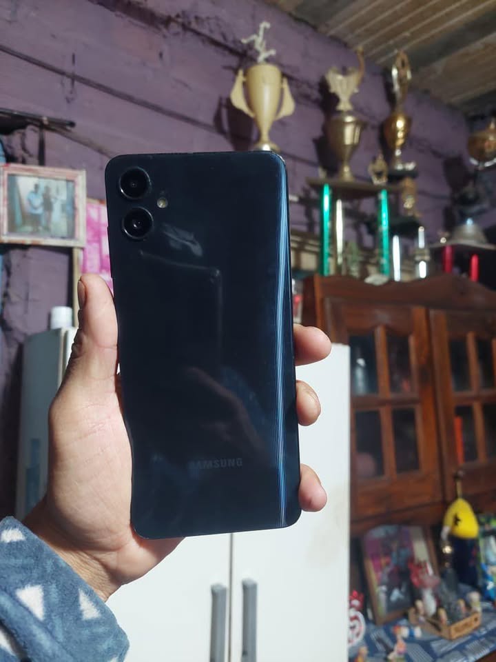 Samsung a05 impecable libre de fabrica pido 100 mil