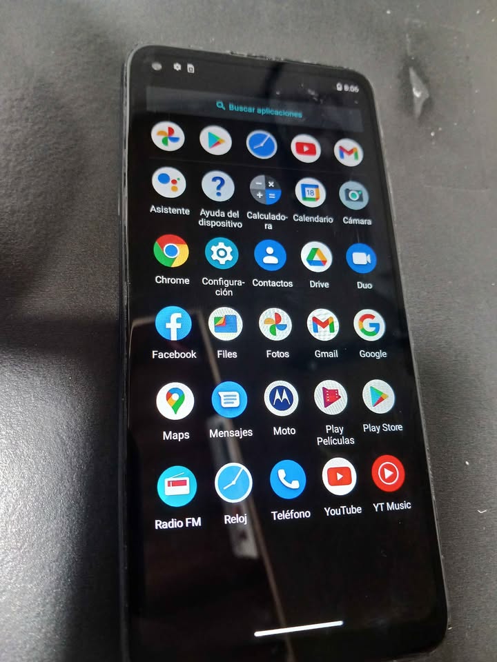 Motorola g8 📱64 gb 👌 Libre con detalle en la foto ! Funciona perfecramente ! Se retira por paterna