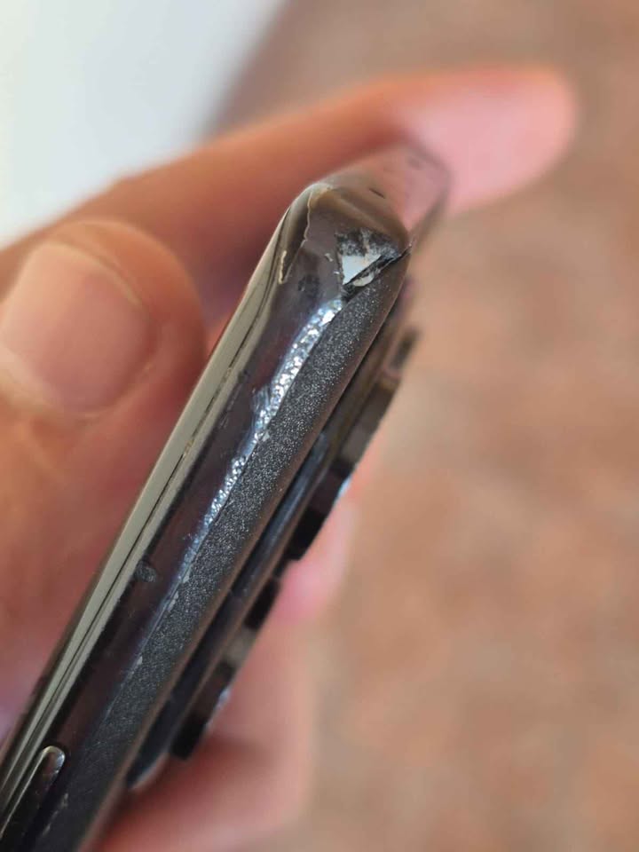 Redmi Note 14 pro 512Gb/12 Con detalle solo en el borde del Marco