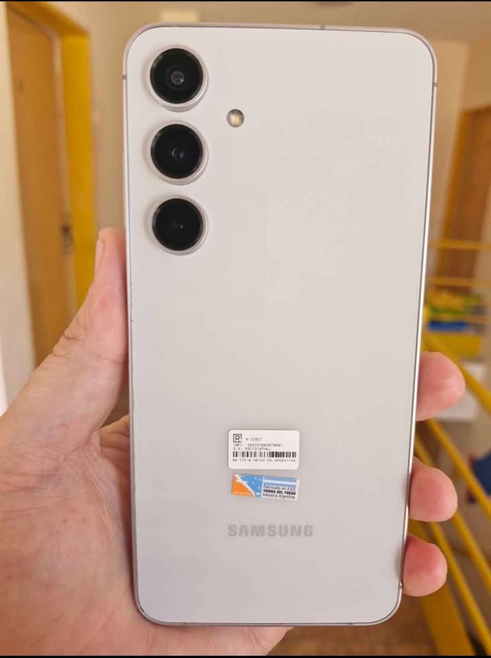 Samsumg S24 Fe 256Gb/8 De Ram Libre de fabrica impecable Estado Como Nuevo!!