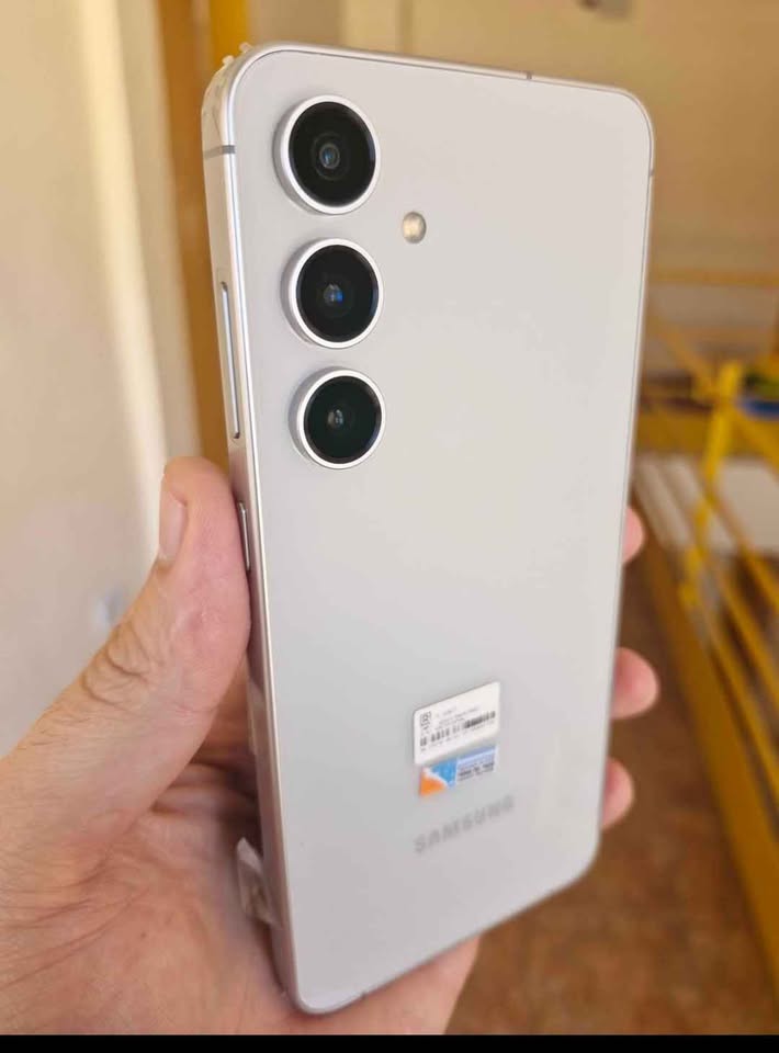 Samsumg S24 Fe 256Gb/8 De Ram Libre de fabrica impecable Estado Como Nuevo!!