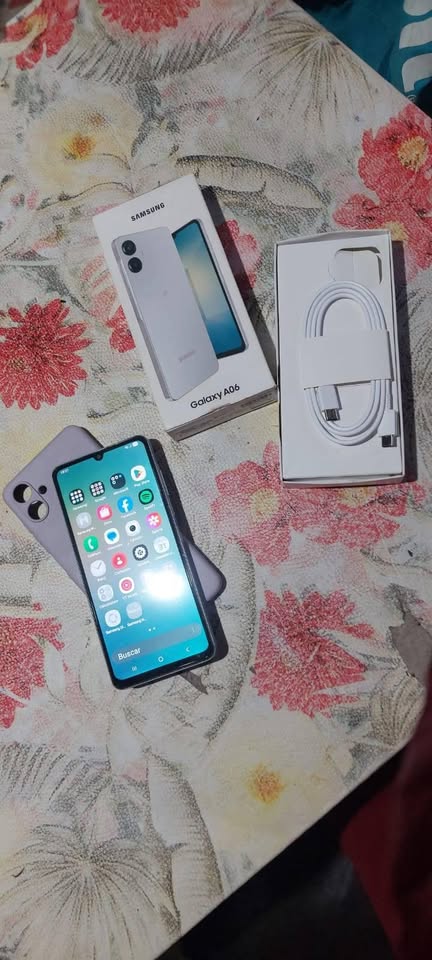 vendo celular Samsung A06 es liberado esta nuevo no llevo $130mil con sus caja