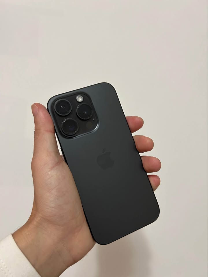 iPhone 15 pro – 93% – 128gb