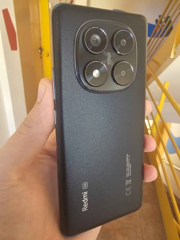 Redmi Note 14 pro 512Gb/12 Con detalle solo en el borde del Marco