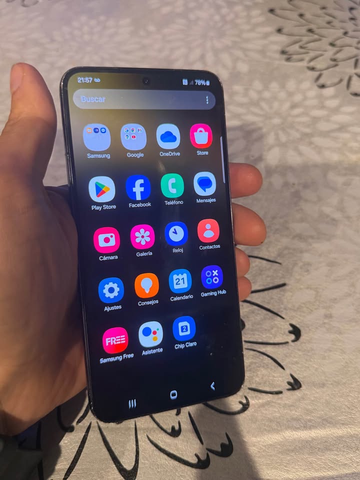 Samsung s22 📲 Libre 📶 Detalle en la tapa No afecta en nada funcionando perfecto ‼️