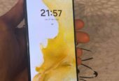 Samsung s22 📲 Libre 📶 Detalle en la tapa No afecta en nada funcionando perfecto ‼️