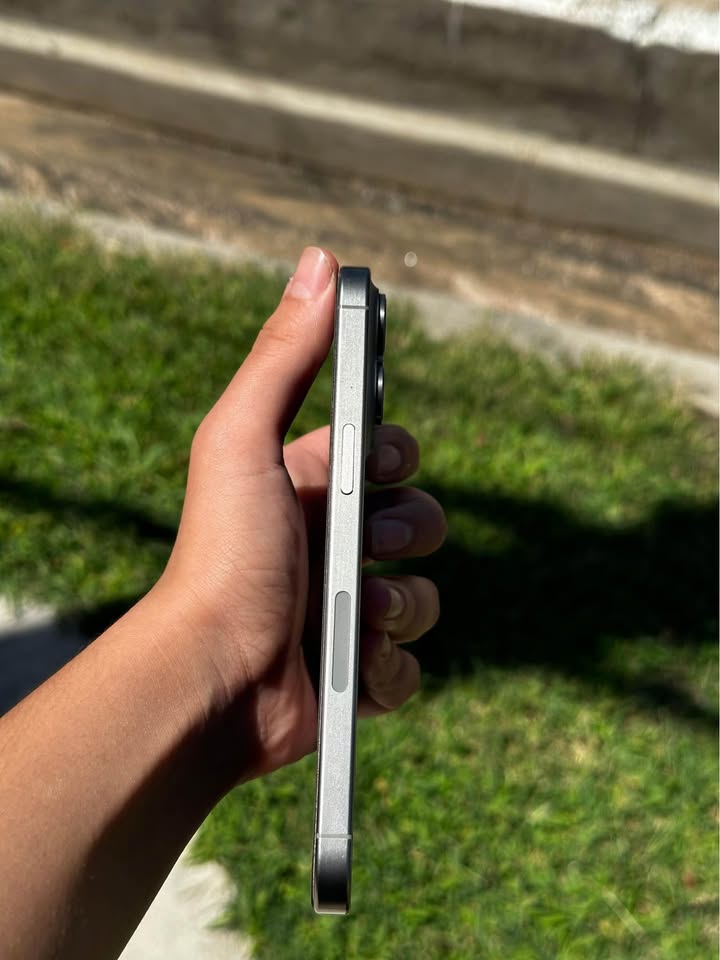 Vendo iPhone 15 pro Max 256gb 86% de batería