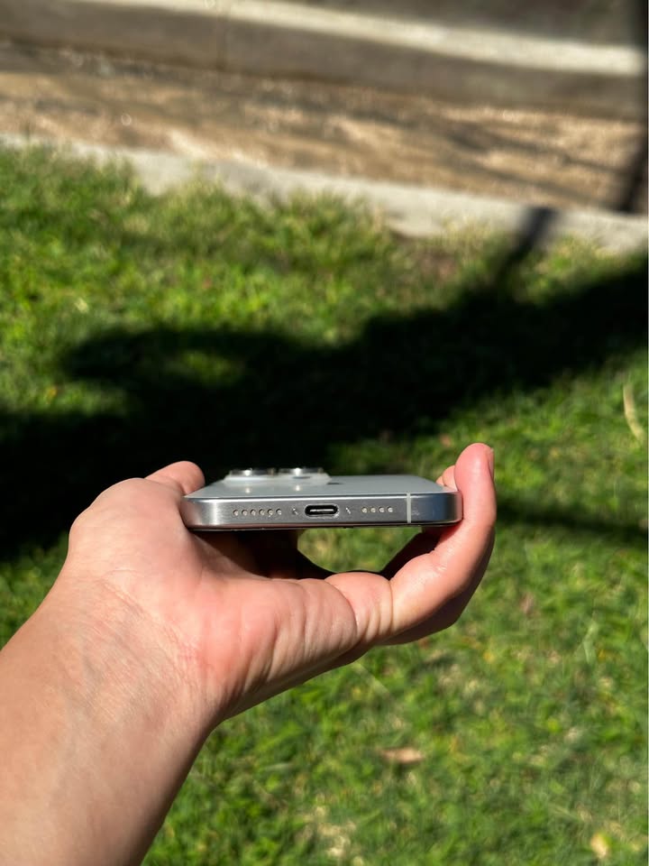 Vendo iPhone 15 pro Max 256gb 86% de batería