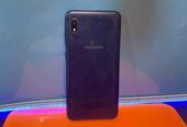 Samsung galaxy a10 libre anda todo menos la selfie está rayada!