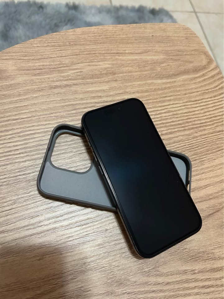 iPhone 15 pro – 93% – 128gb