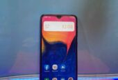 Samsung galaxy a10 libre anda todo menos la selfie está rayada!