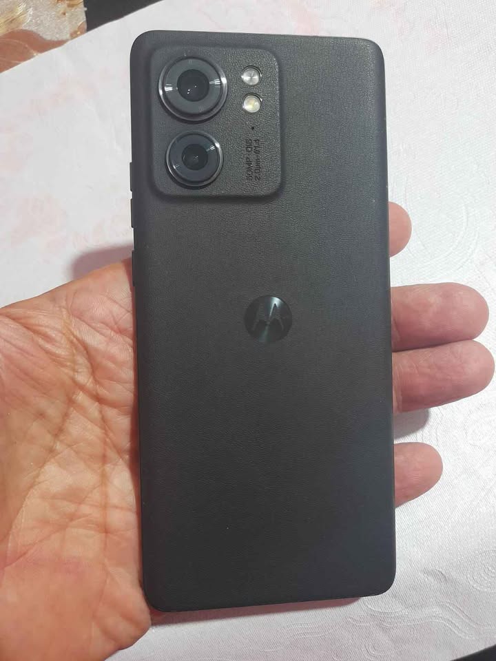 MOTOROLAS EDGE 30 ULTRA EDGE 40.