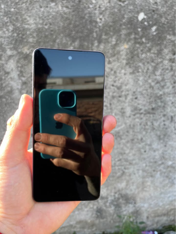 Vendo Motorola E14 impecable libre con sus accesorios y caja precio publicado está como en la foto