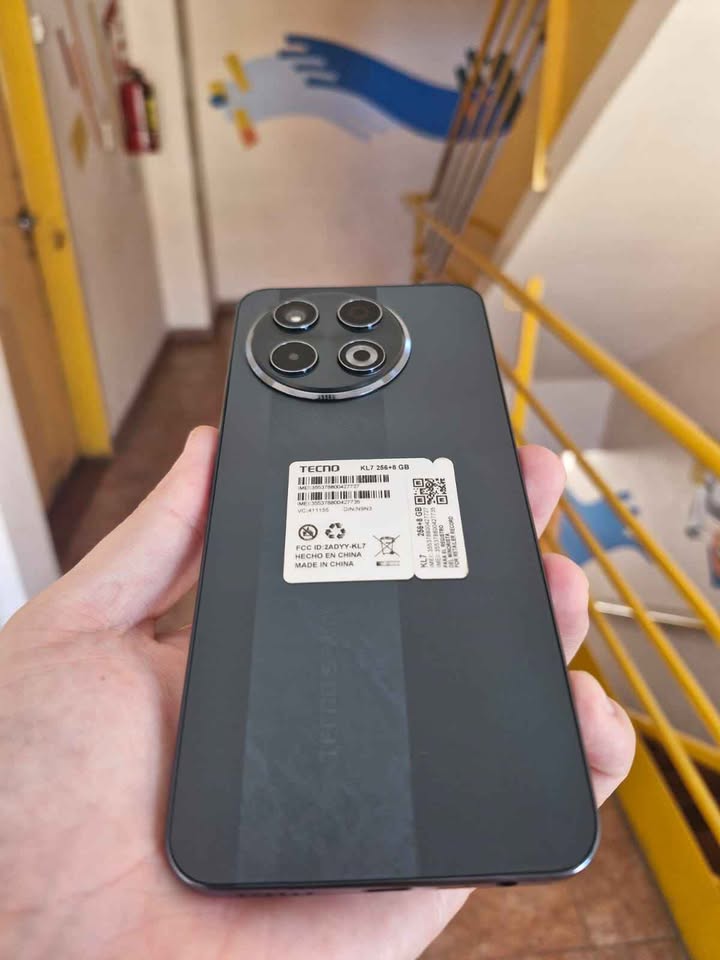 Tecno spark 30 pro 256Gb y 8+5 De Ram. Libre de fabrica. Excelente estado!!!