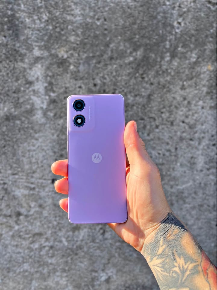 Vendo Motorola E14 impecable libre con sus accesorios y caja precio publicado está como en la foto