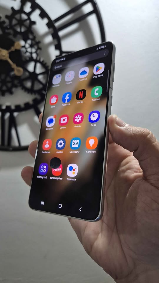 Vendo Samsung S21 plus 5G 128gb 8ram detalle manchita NO INFLUYE , NO PERMUTO