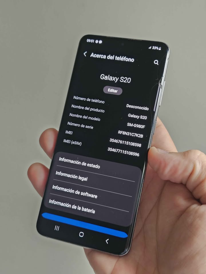 Vendo Samsung S20 libre 128gb 8ram detalle minimo vidrio y tapa , NO PERMUTO
