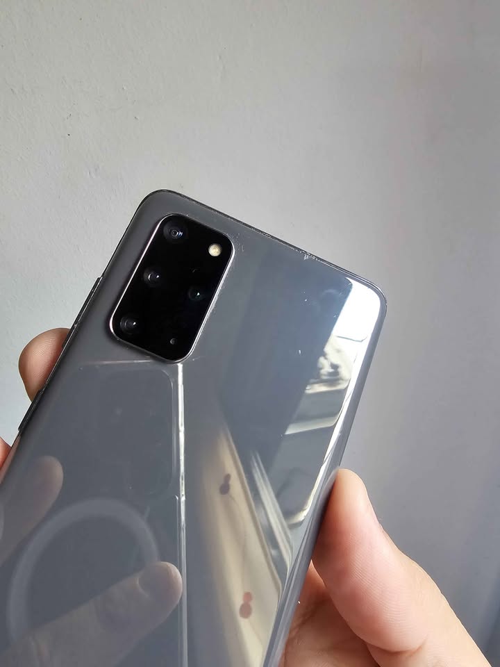 Vendo Samsung S20 plus libre 128gb 8 ram minimo detalle pixel , NO PERMUTO