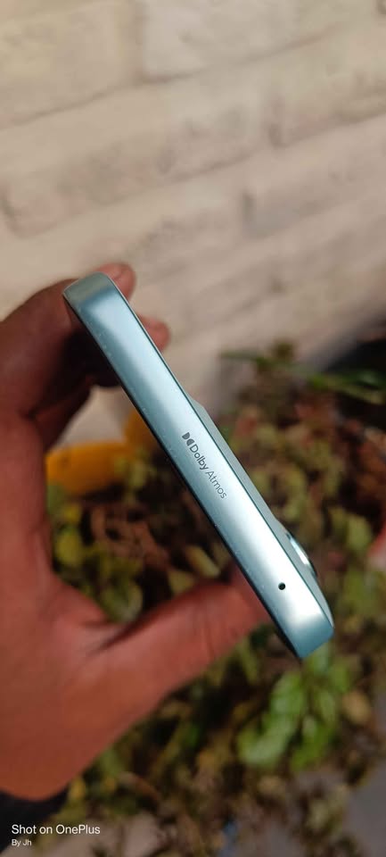 Liquido Moto G56 libre e-sim impecable
