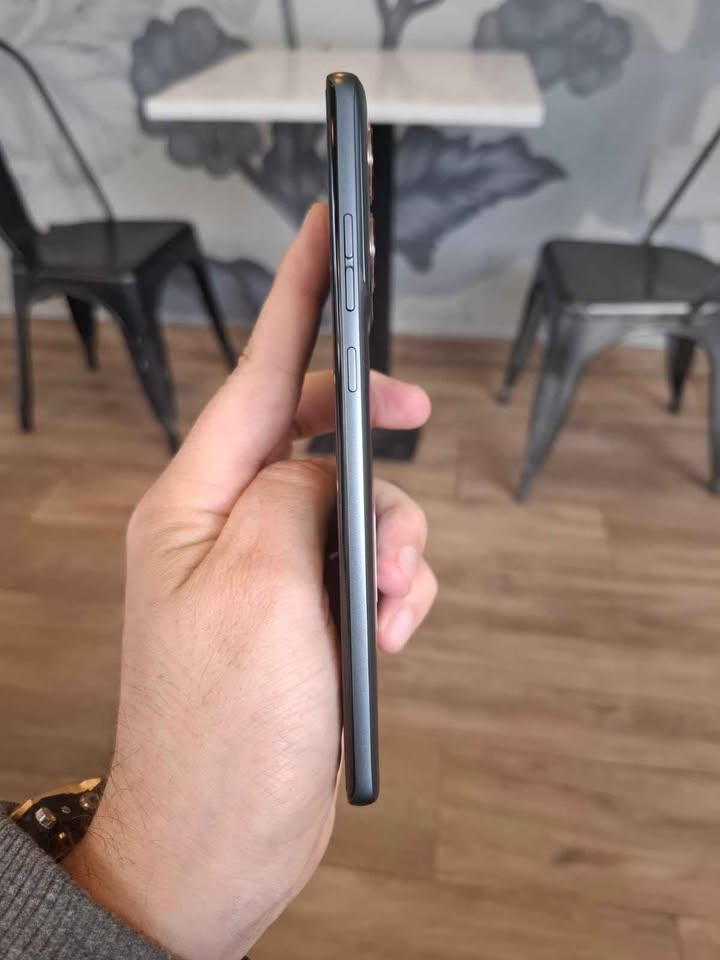 Moto G85 5G A ESIM 256Gb y 8 De Ram. Excelente estado sin detalles!!!