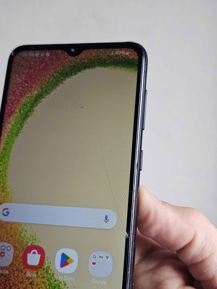 Vendo Samsung A04 libre 128gb 4ram minimo detalle vidrio , NO PERMUTO