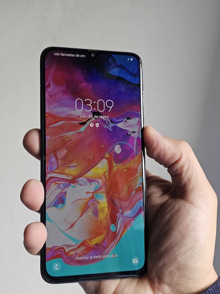 Vendo Samsung A70 libre 128gb 6ram huella nfc , MINIMO DETALLE VIDRIO , NO PERMUTO