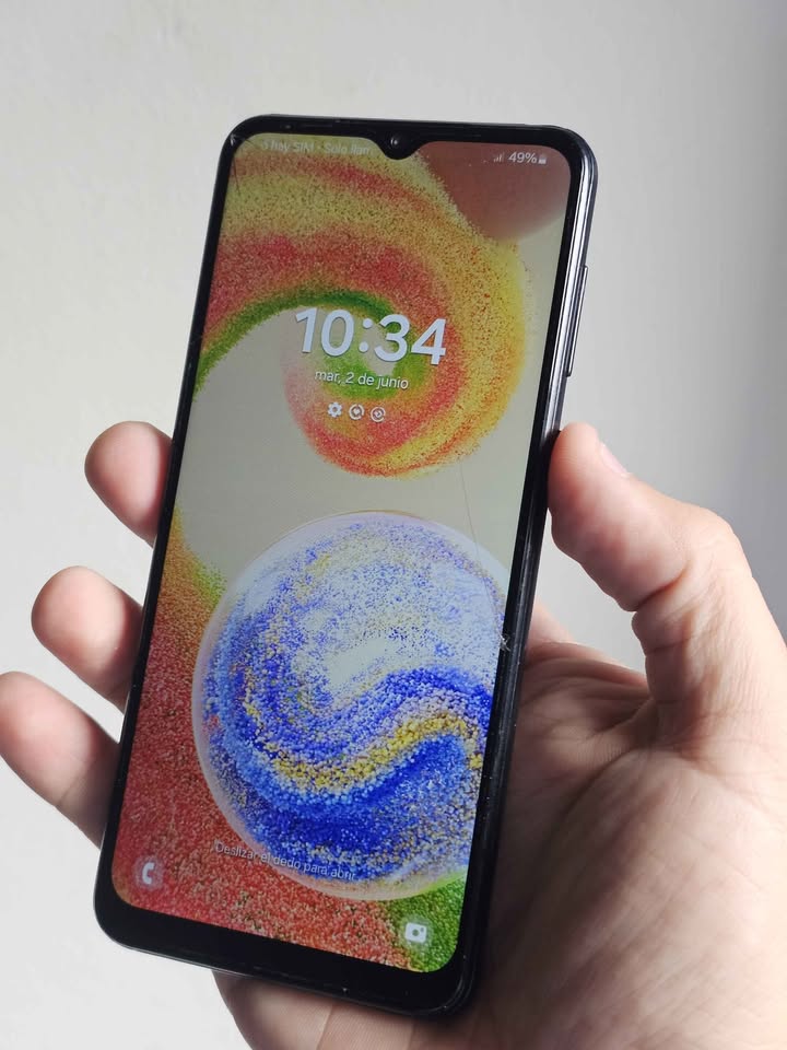 Vendo Samsung A04 libre 128gb 4ram minimo detalle vidrio , NO PERMUTO