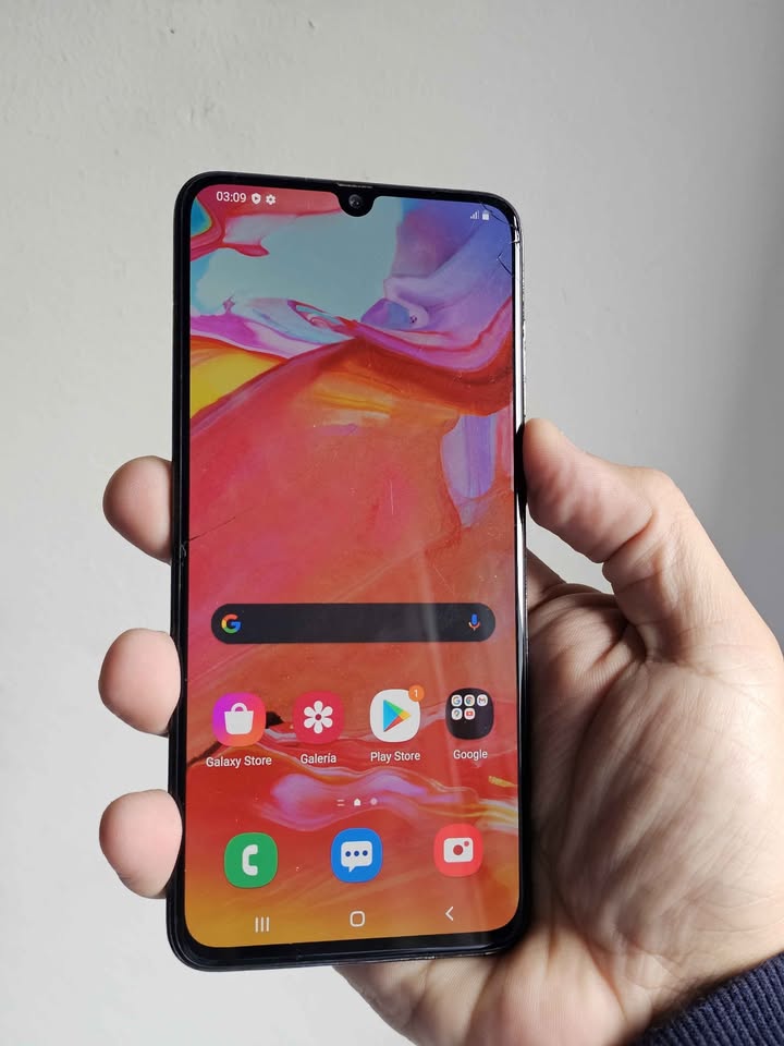 Vendo Samsung A70 libre 128gb 6ram huella nfc , MINIMO DETALLE VIDRIO , NO PERMUTO