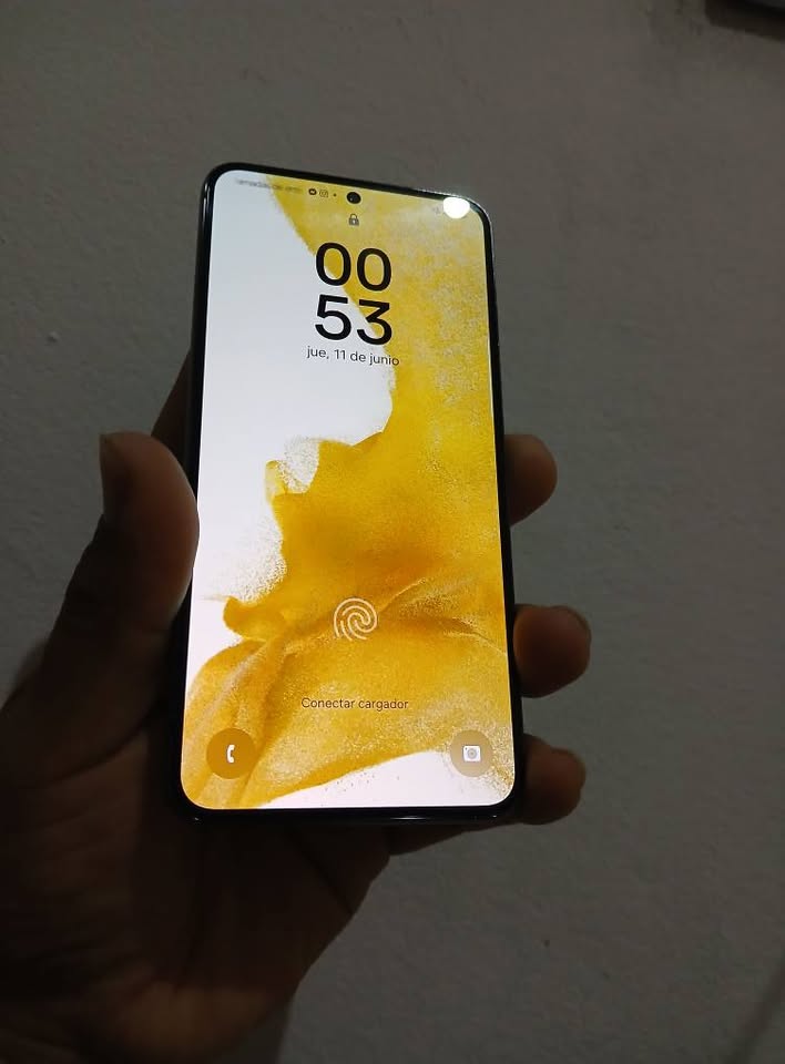 Se va el s22 funciona con Esim (Chip virtual) Impecable