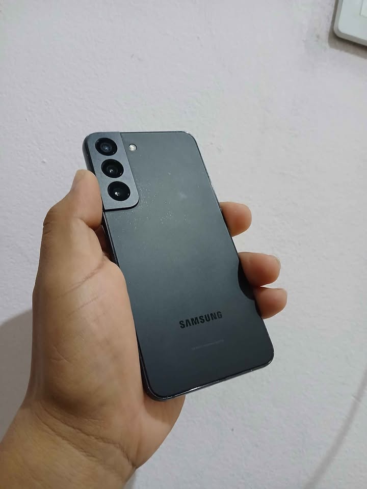 S22 impecable libre por esim para cualquier compania!!💥