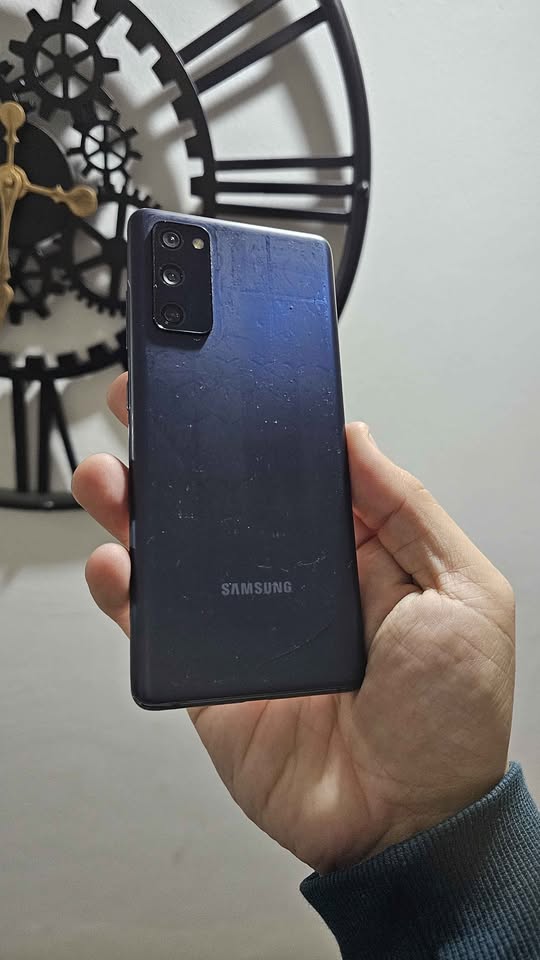 Vendo Samsung S20FE 5G libre 128gb 6ram NFC , MINIMO DETALLE VIDRIO , NP PERMUTO