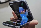 Vendo Samsung Z flip 4 libre 128gb 8ram DETALLE ESTETICO , NO PERMUTO