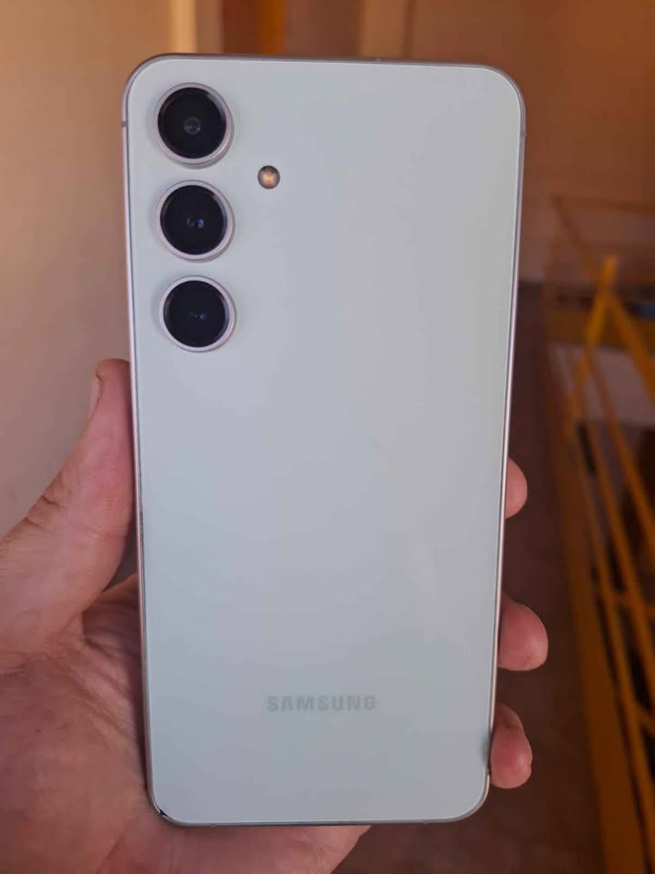 Samsung S24 fe 128 Gb y 8 De Ram. Libre de fabrica. Excelente estado!