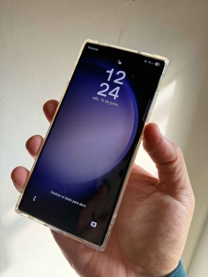 Vendo SAMSUNG S23 ultra 256gb 12ram , MINIMO DETALLE MANCHITA Y TAPA , NO PERMUTO