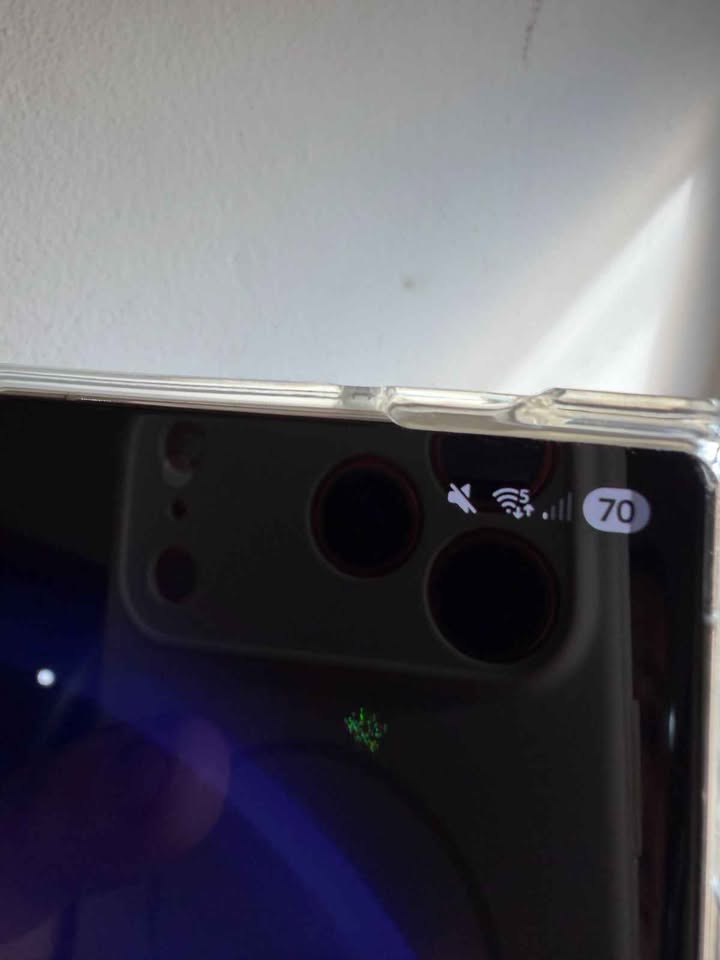 Vendo SAMSUNG S23 ultra 256gb 12ram , MINIMO DETALLE MANCHITA Y TAPA , NO PERMUTO