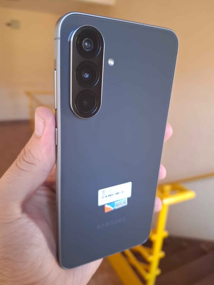 Samsung A56 5G A ESIM 256Gb y 8 De Ram. Excelente estado!