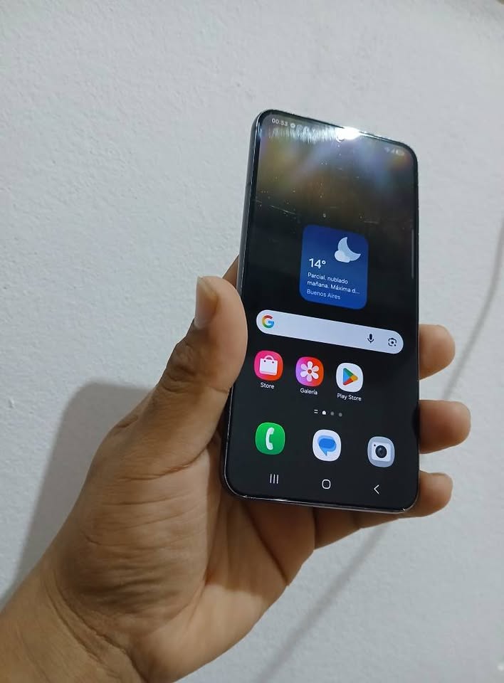 Se va el s22 funciona con Esim (Chip virtual) Impecable