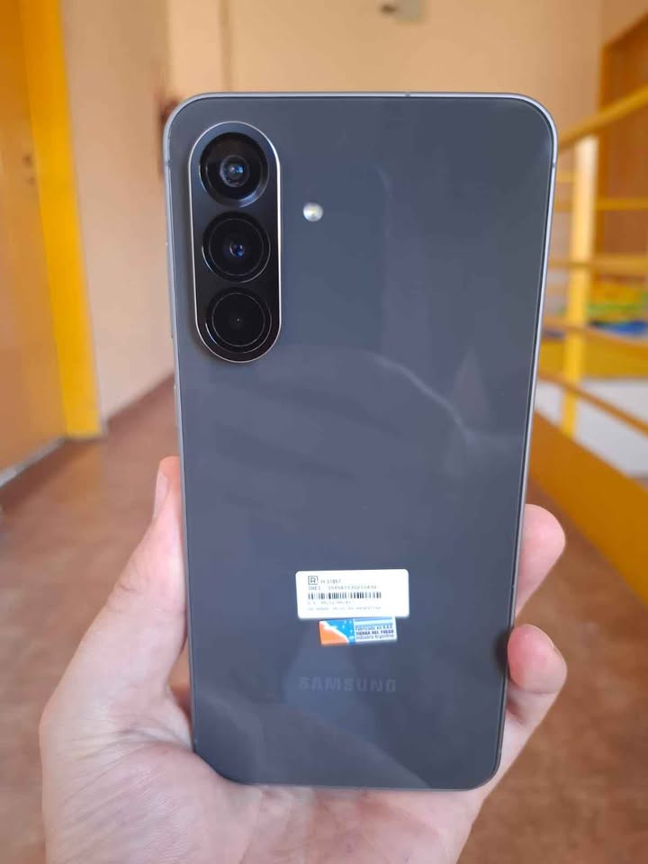 Samsung A56 5G A ESIM 256Gb y 8 De Ram. Excelente estado!