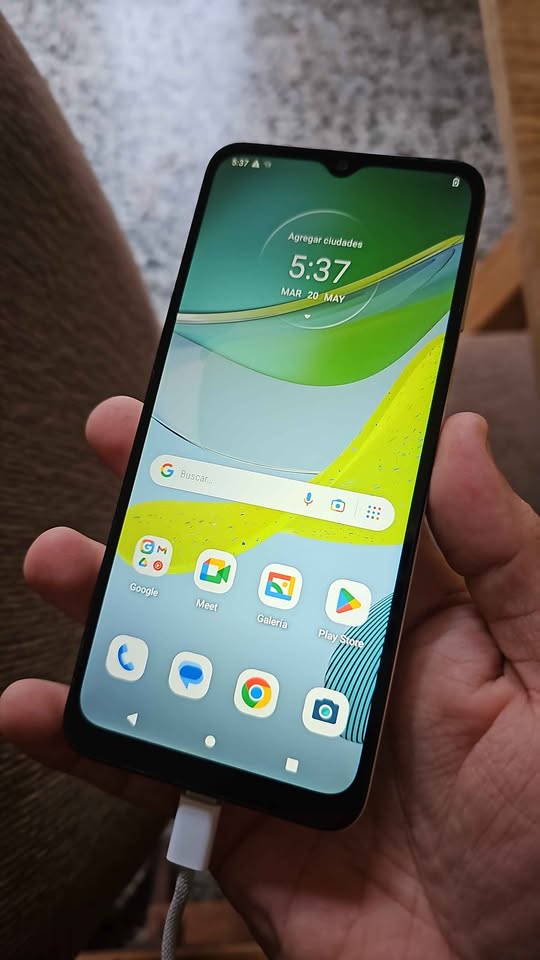 Vendo Motorola E13 libre 64gb , IMPECABLE , NO PERMUTO