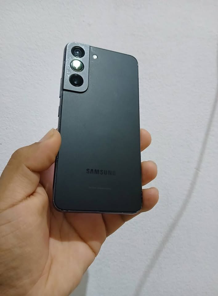Se va el s22 funciona con Esim (Chip virtual) Impecable