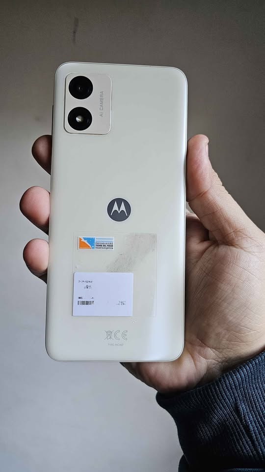 Vendo Motorola E13 libre 64gb , IMPECABLE , NO PERMUTO
