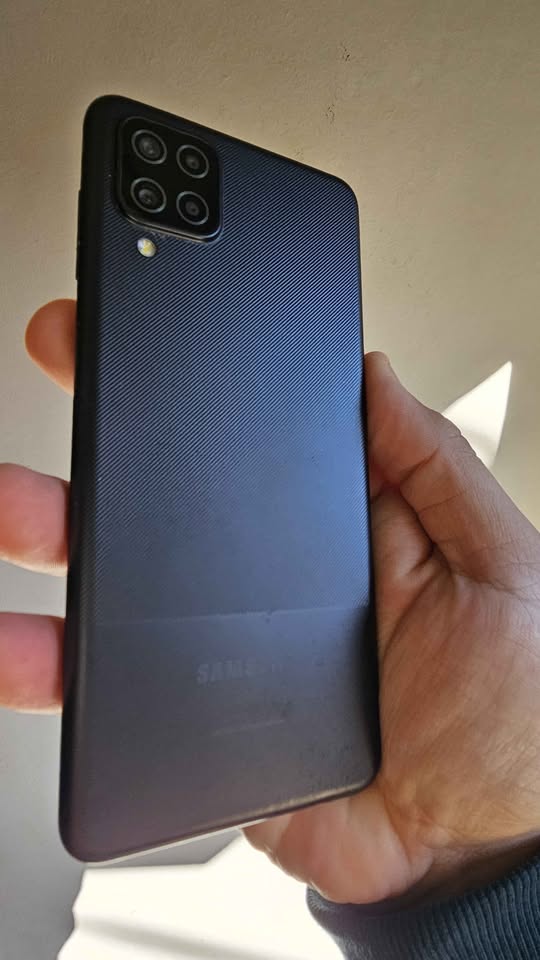 Vendo Samsung A12 libre 64gb 4ram huella , IMPECABLE , NO PERMUTO