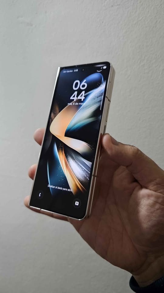 Vendo Samsung Z fold 4 libre 256gb 12ram , IMPECABLE , NO PERMUTO